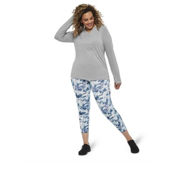 New Long Sleeved Stretch V-Neck Thumb Hole Shirt - Picture 3 of 6